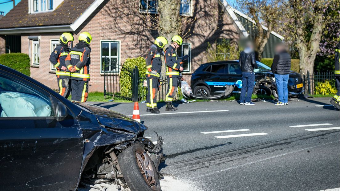 Schade na frontale botsing Woubrugge