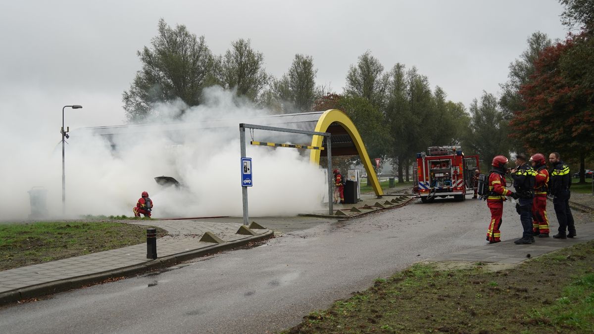 112-nieuws: Automobilist komt met schrik vrij in Grijpskerk • Auto brandt uit in Den Ham •