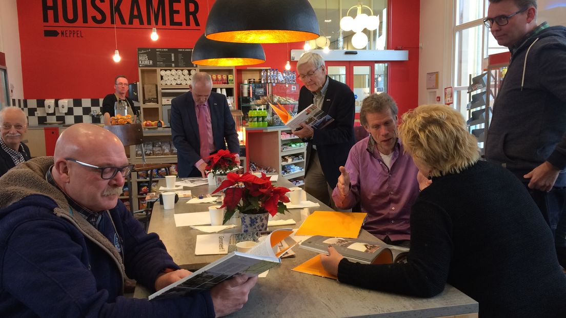 Drenthe op de rails wordt bekeken in de stationshuiskamer in Meppel (Rechten: Serge Vinkenvleugel / RTV Drenthe)