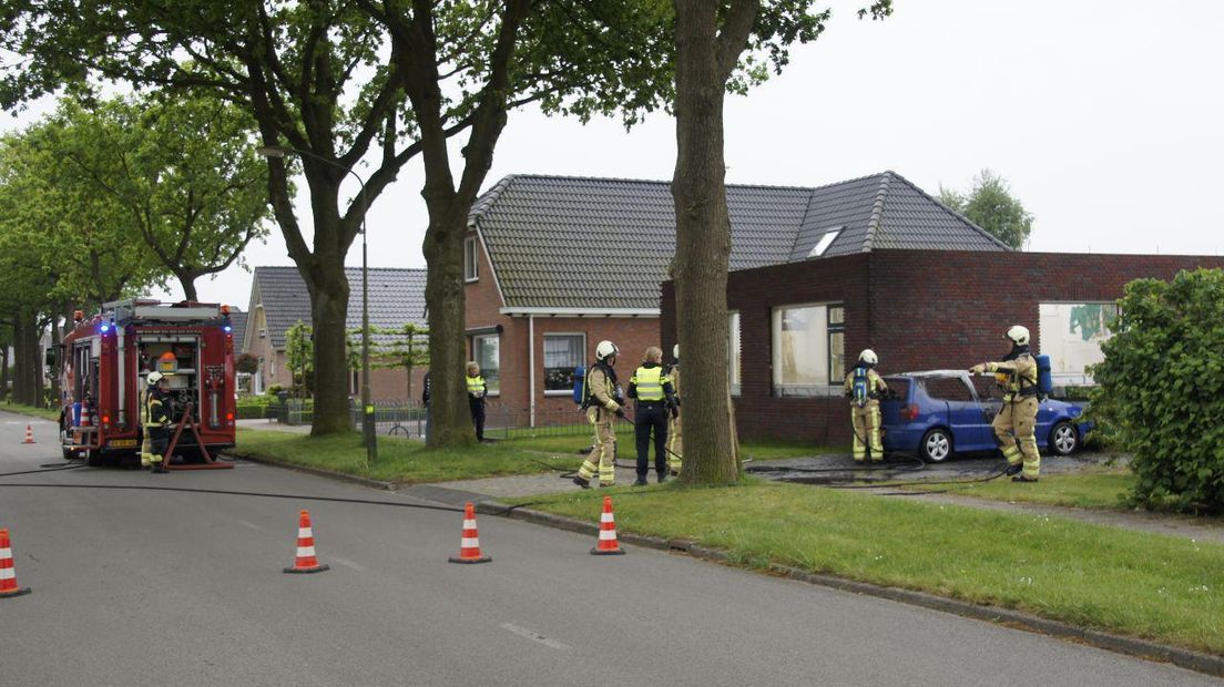 De auto stond op de oprit van een woning in aanbouw (Rechten: Van Oost Media)