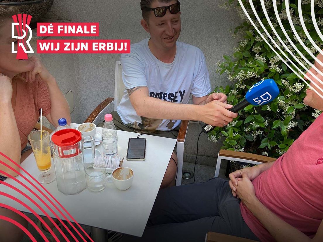 Ellen Mannens, Dave Geensen en Remco Ravenhorst maken vanuit Tirana de podcast Geluid van Zuid