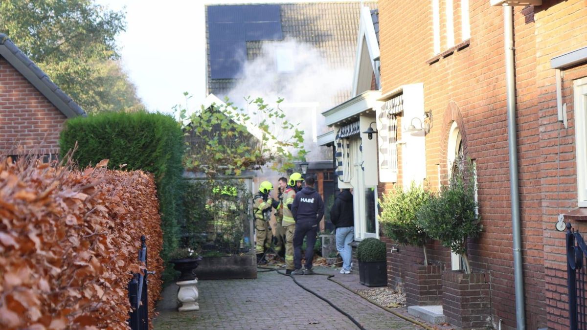 Koelkast vat vlam: schuur in brand in Ederveen