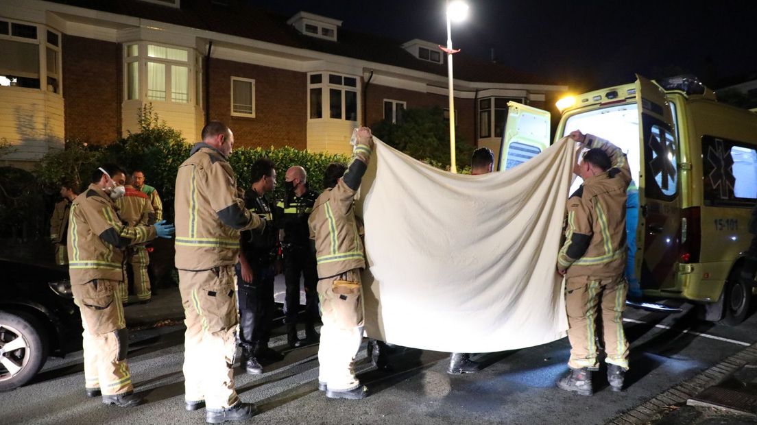 Hulpdiensten bij het huis aan de Van Hoeylaan