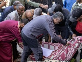 Mina verliest familieleden bij aardbeving Marokko: 'Ik verwerk mijn verdriet door te helpen'