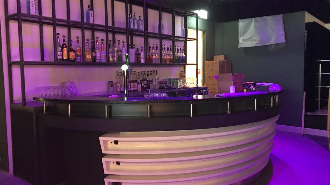 De bar in de club (Rechten: Janet Oortwijn / RTV Drenthe)