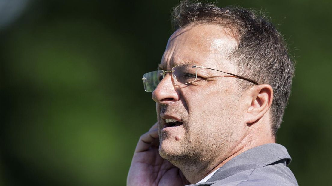 ADO-trainer Zeljko Petrovic in Leende