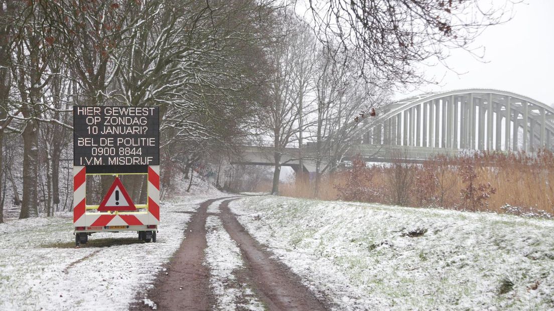 Het rechercheteam dat het misdrijf rond Lotte (14) onderzoekt, heeft een speciale tekstwagen met een getuigenoproep geplaatst.