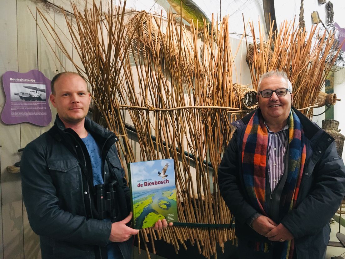 Sander Terlouw (l) en Reinier Jaquet (r) zijn twee van de vijf makers van het boek