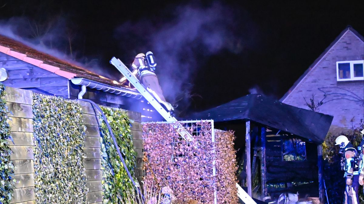 Brand in bijgebouw in Vriezenveen