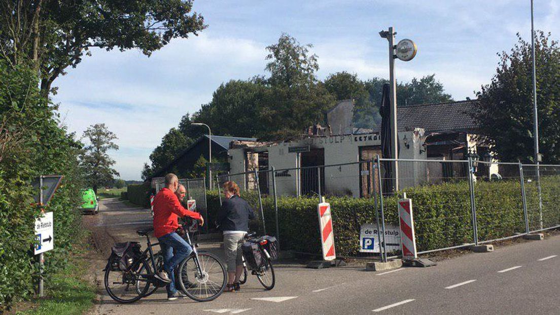 Scholieren uit Eerbeek en Loenen voelen zich niet veilig als ze naar hun school in Apeldoorn fietsen. Een man zou twee meisjes hebben lastig gevallen.