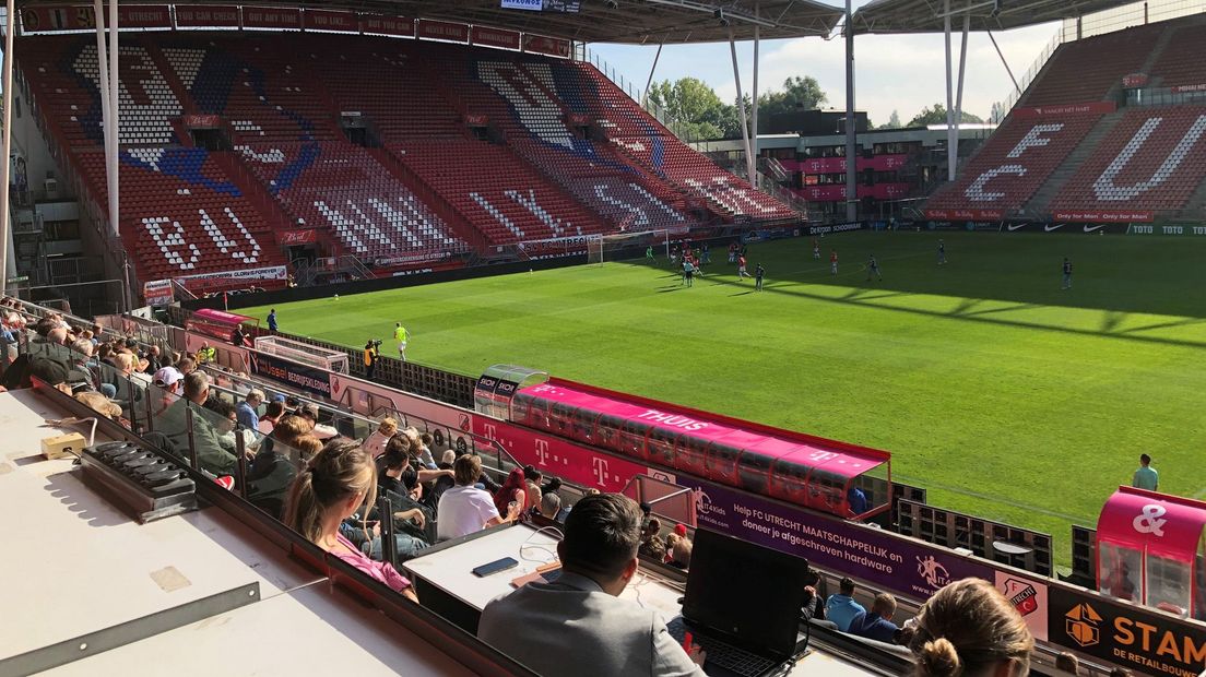 Een paar honderd mensen waren getuigen van de wedstrijd tussen FC Utrecht en Sparta