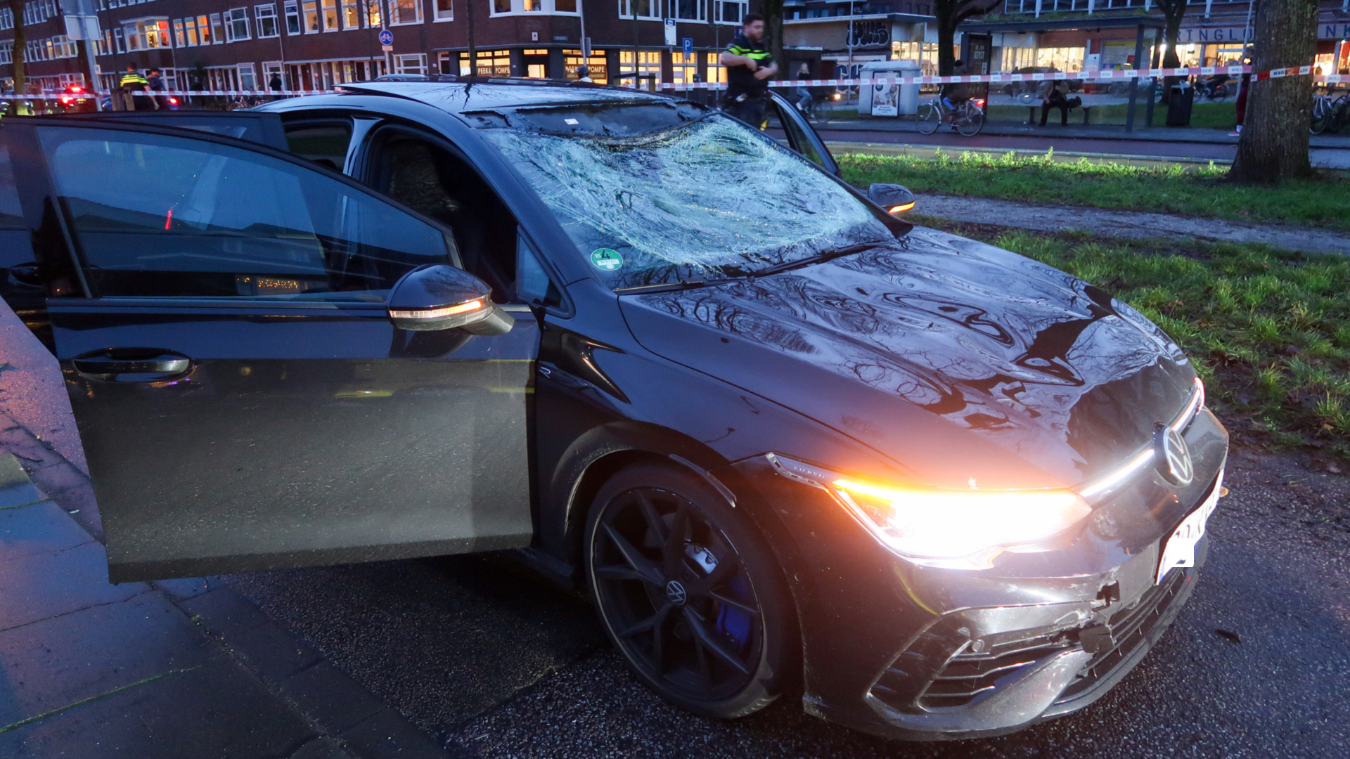 Jongen gewond bij steekincident | Fietser aangereden op Croeselaan.