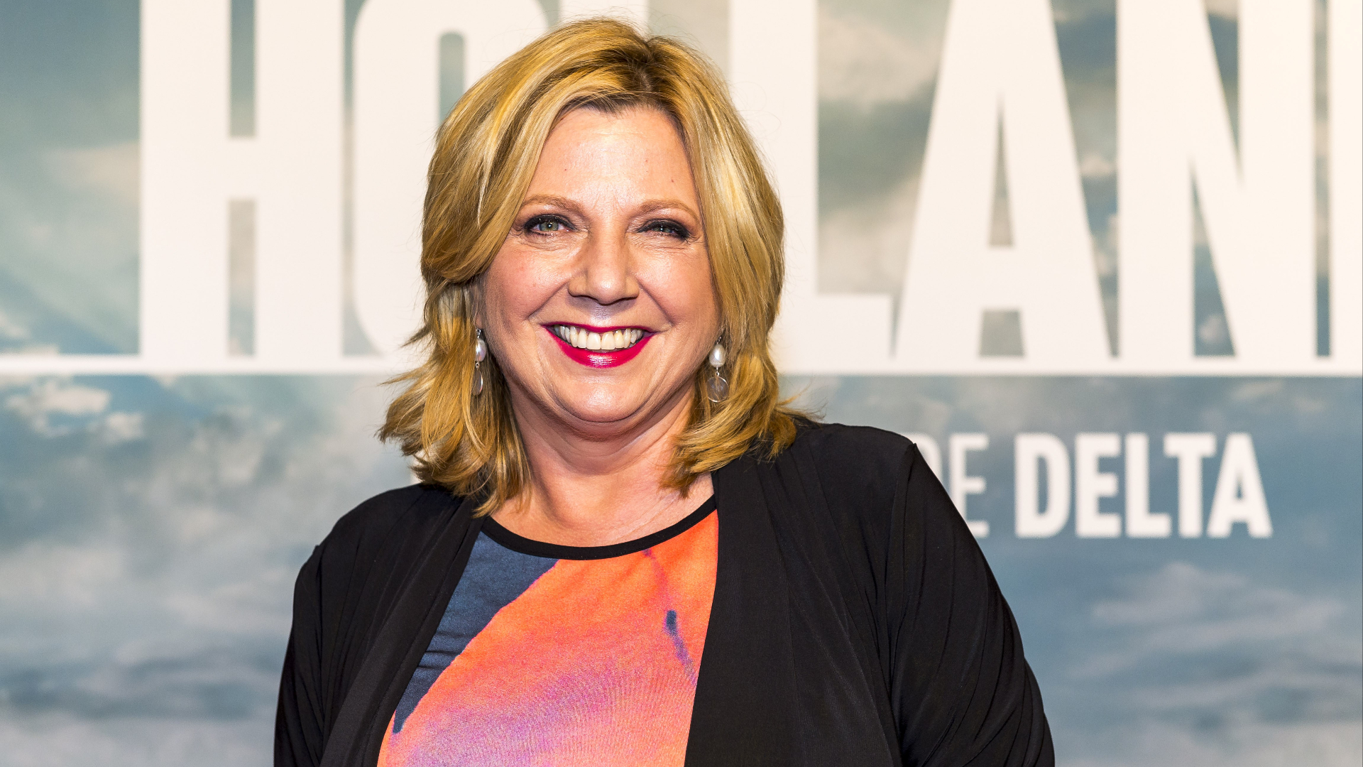 Loretta Schrijver op de blauwe loper bij de de toen gloednieuwe CineMec bioscoop in Utrecht Leidsche Rijn voor de premiere van de natuurfilm Holland - Natuur in de Delta