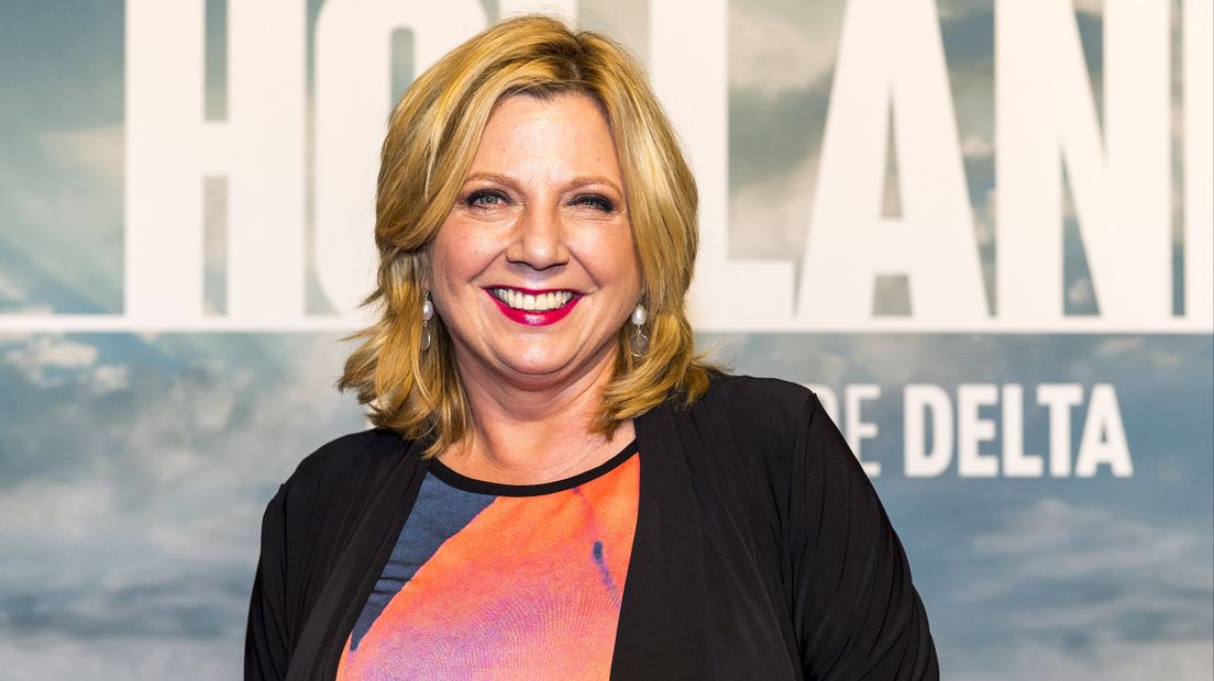 Loretta Schrijver op de blauwe loper bij de de toen gloednieuwe CineMec bioscoop in Utrecht Leidsche Rijn voor de premiere van de natuurfilm Holland - Natuur in de Delta