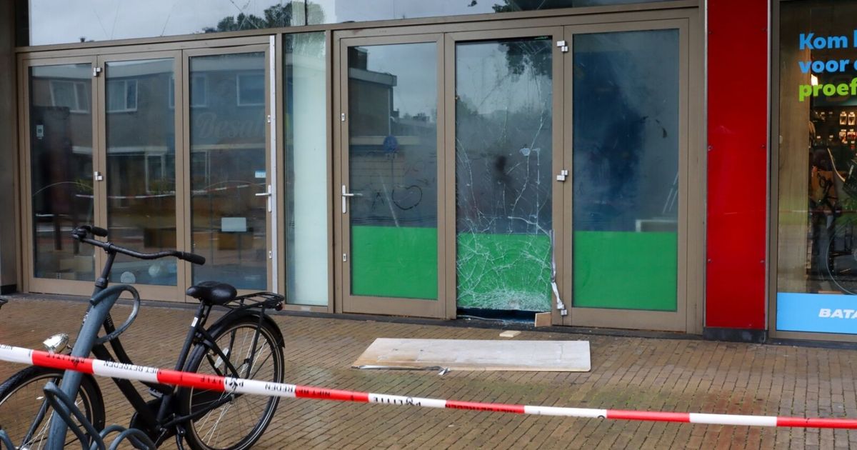 Explosives cause a lot of damage to shop buildings in Leeuwarden