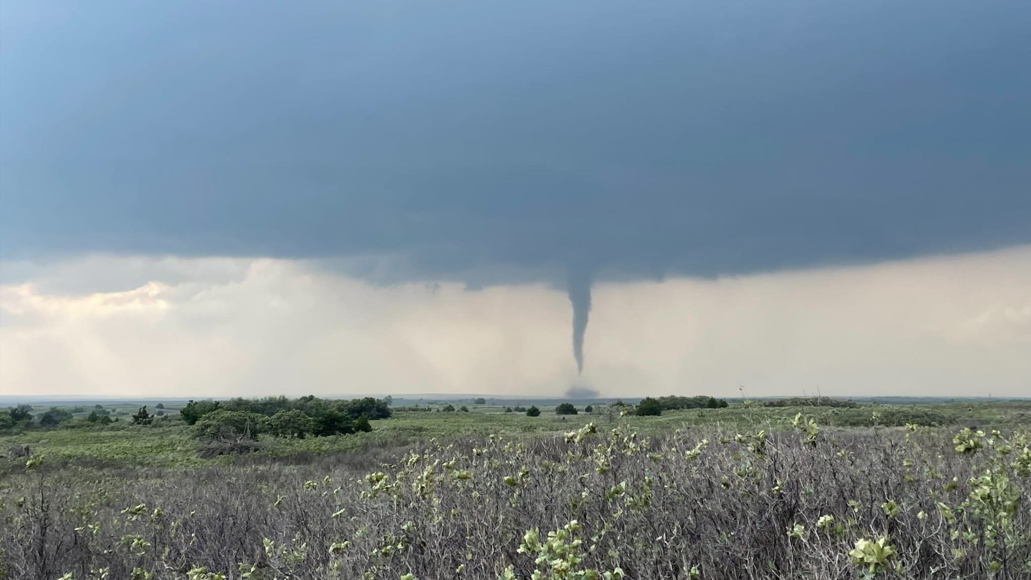Een van de tornado's vlakbij
