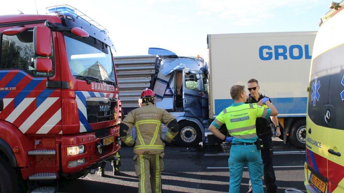 File op A1 bij Holten door ongeluk met drie vrachtwagens