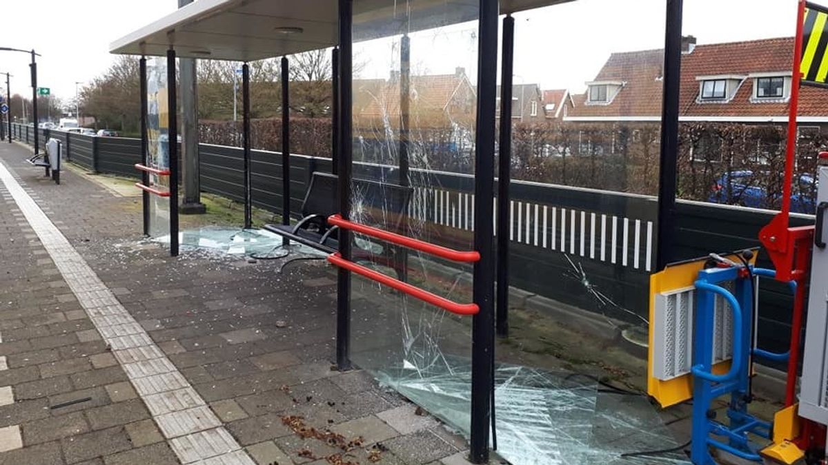 Jongens aangehouden na vernieling wachthokje station Krabbendijke