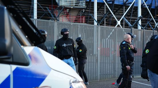 Twaalf hooligans Feyenoord gestraft voor mishandeling Algerijnse fans: negen krijgen gebiedsverbod
