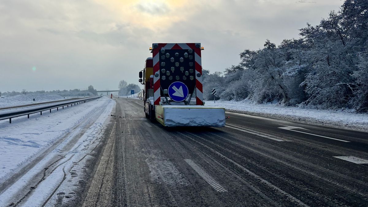 Code oranje: A32 in beide richtingen dicht, ook N381 geblokkeerd | Tot 13.00 geen bussen
