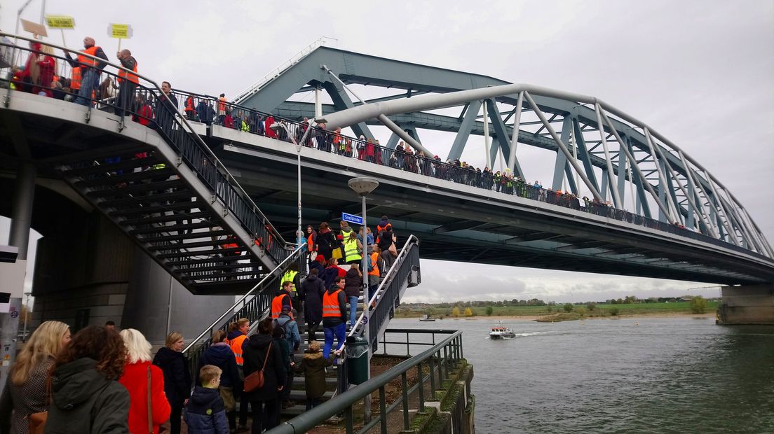 Ruim 4300 scholen bleven woensdag dicht vanwege de landelijke onderwijsstaking. Ook in onze provincie voerden leraren actie. In Arnhem vond een manifestatie plaats van AOb, de grootste onderwijsbond van het land. Lees alles over de staking terug in onze liveblog.