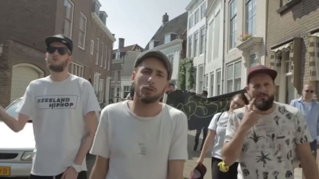 Screenshot uit de clip Wij Zijn De Stad van MIKLIPS