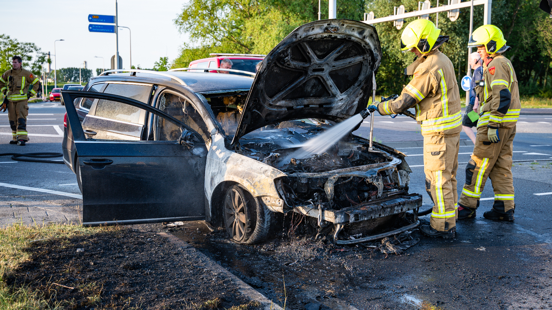 Auto vloog tijdens rijden in brand.
