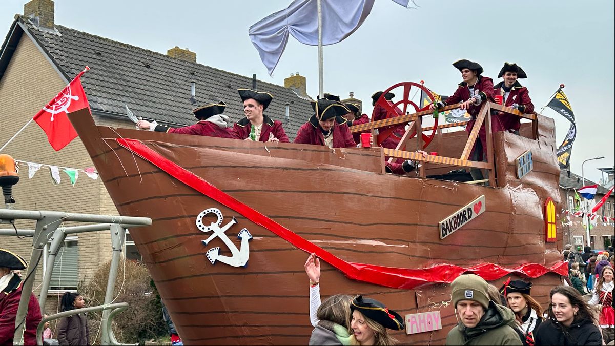 Hoogland viert carnaval met grootste optocht van Midden-Nederland: 'Het stond ramvol!'