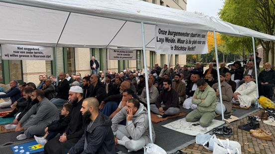 Bidden als protest om gebrek aan islamitisch centrum: 'We verdienen dezelfde rechten als iedereen' Home