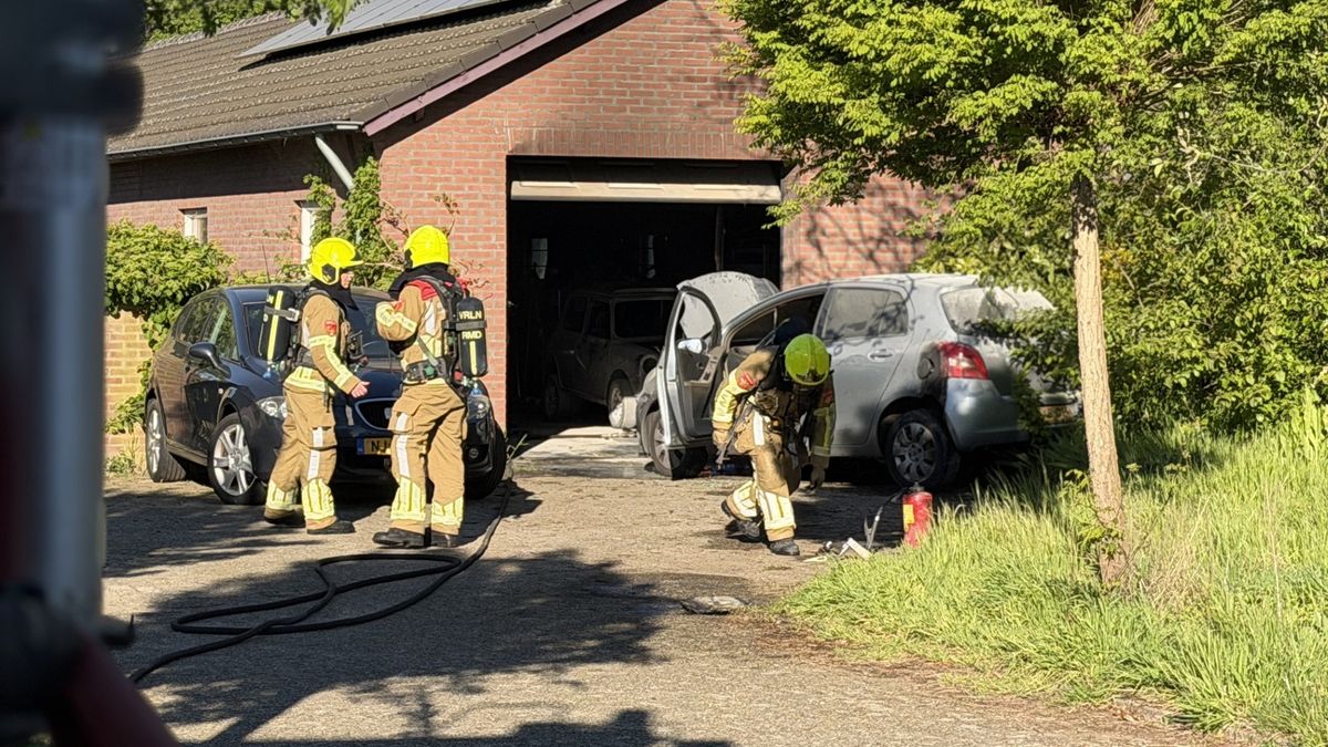 Twee auto's uitgebrand in Haelen en Horn