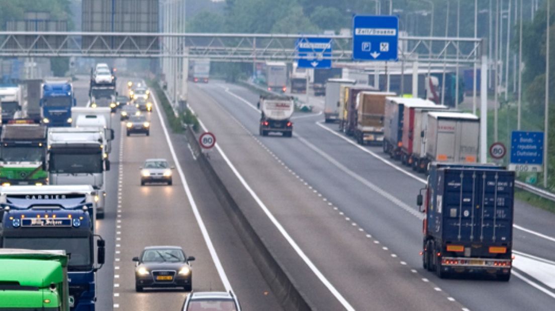 Controle stilstaande vrachtwagens