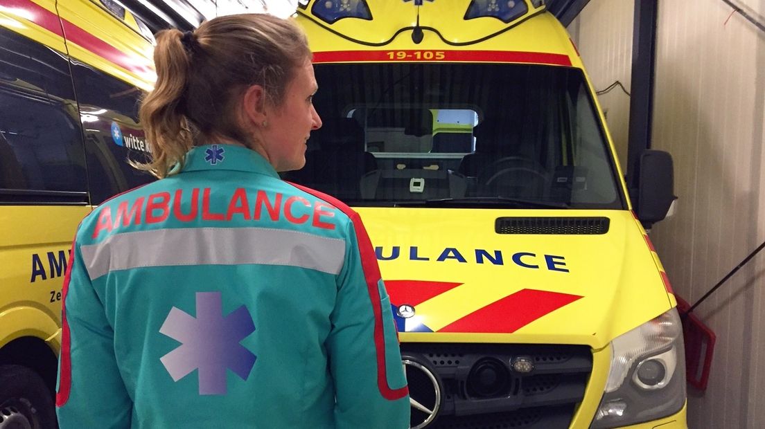 Joke blij met nieuwe kleding ambulancemedewerkers: 'Veel beter rekening gehouden met vrouwen'