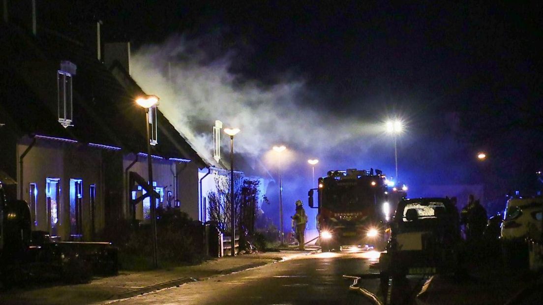 Brandweer rukt uit voor woningbrand in Enschede