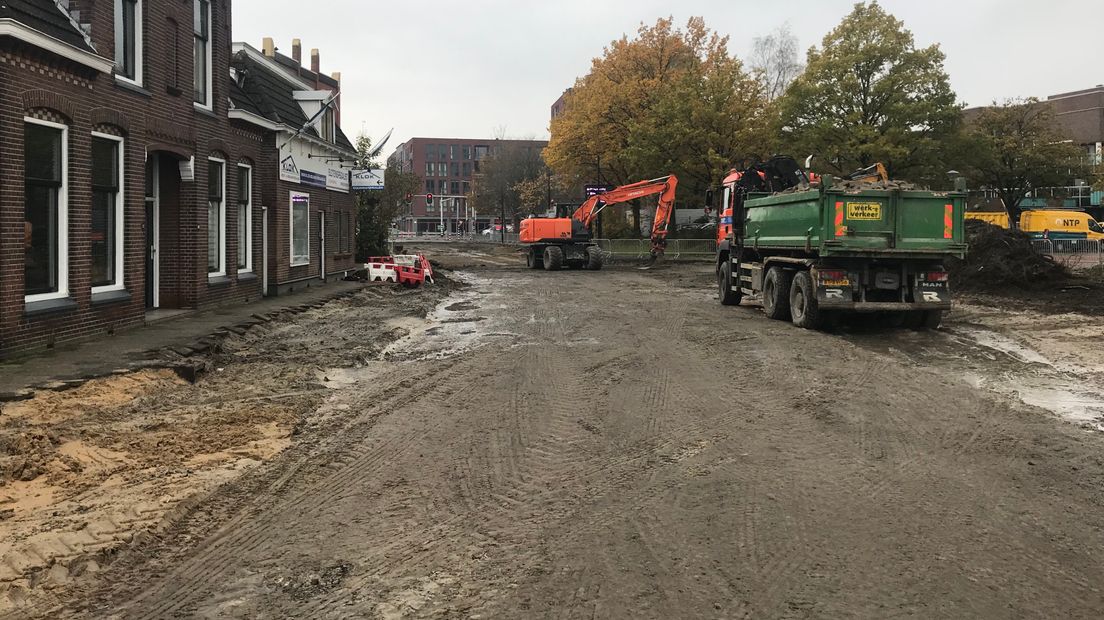 Een groot deel van de Rolderstraat is afgezet in verband met de werkzaamheden  (Rechten: RTV Drenthe / Jeroen Willems)