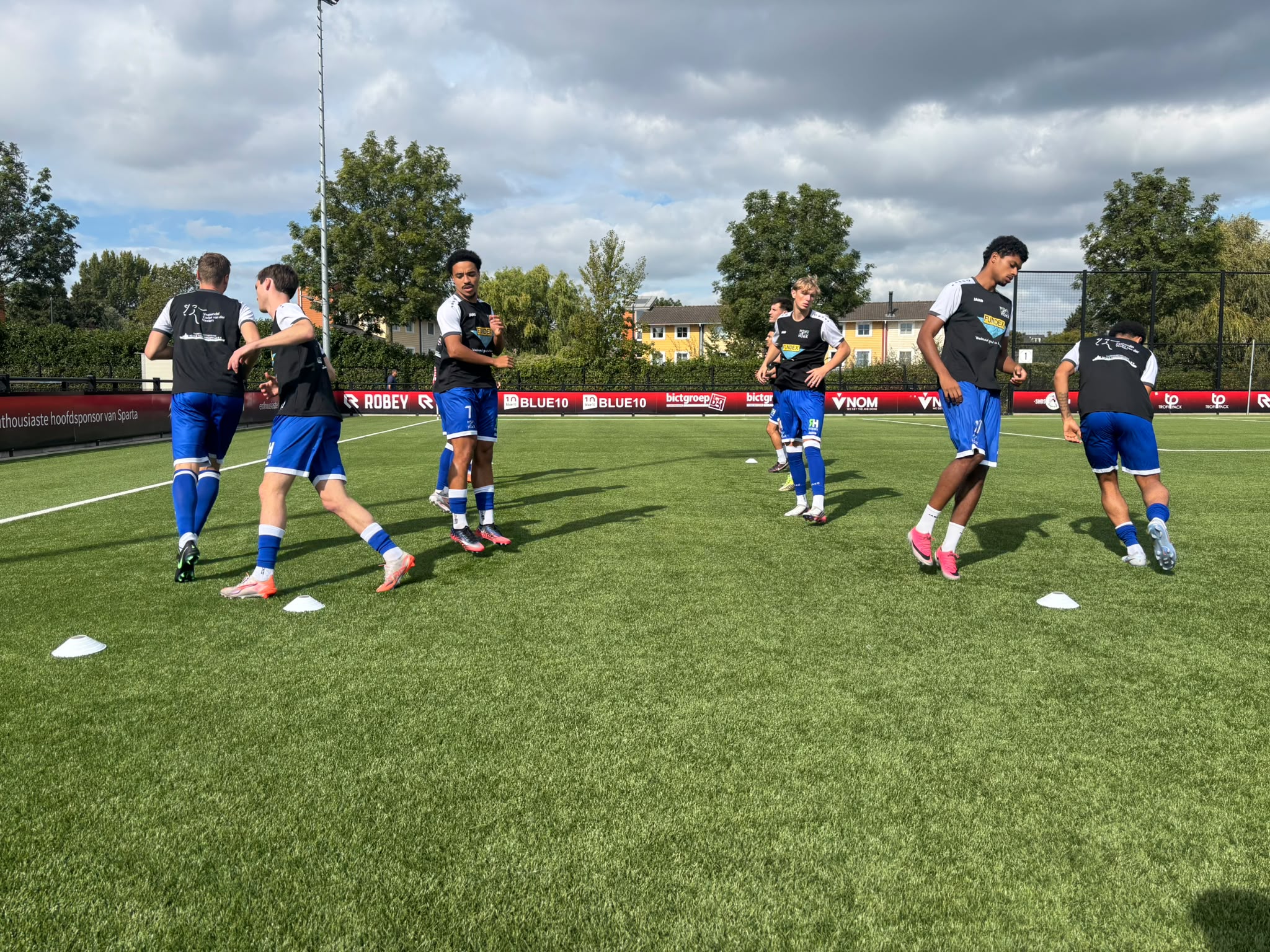 Hoek draait warm voor de wedstrijd tegen Jong Sparta