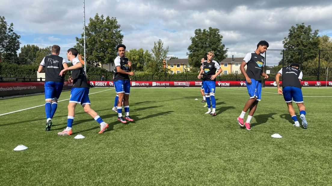 Hoek draait warm voor de wedstrijd tegen Jong Sparta