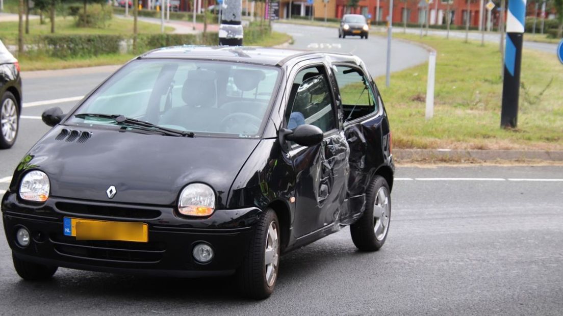 Bestuurder personenauto naar ziekenhuis overgebracht
