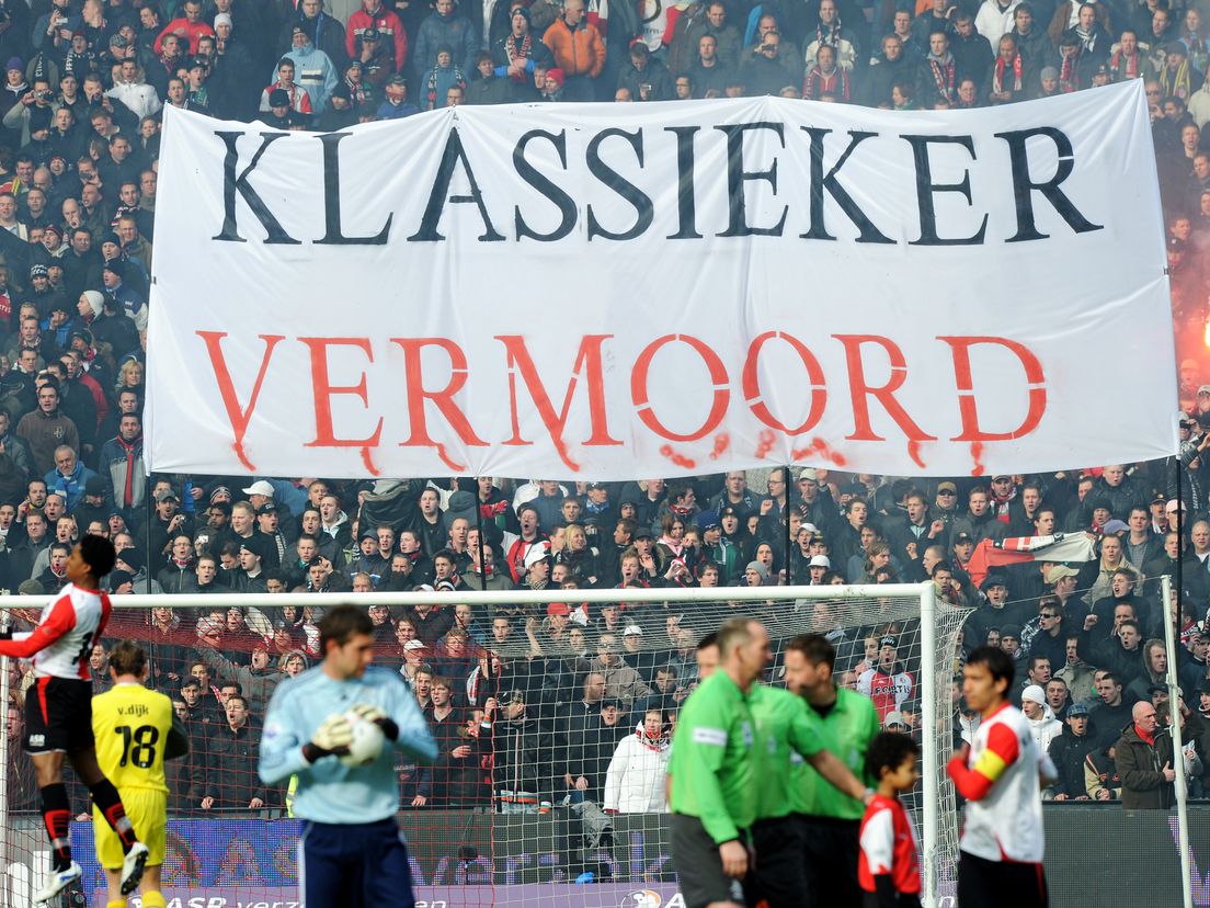 Protest van Feyenoord-supporters in 2010 vanwege het weren van supporters tegen Ajax (Bron: ANP - Marco de Swart)