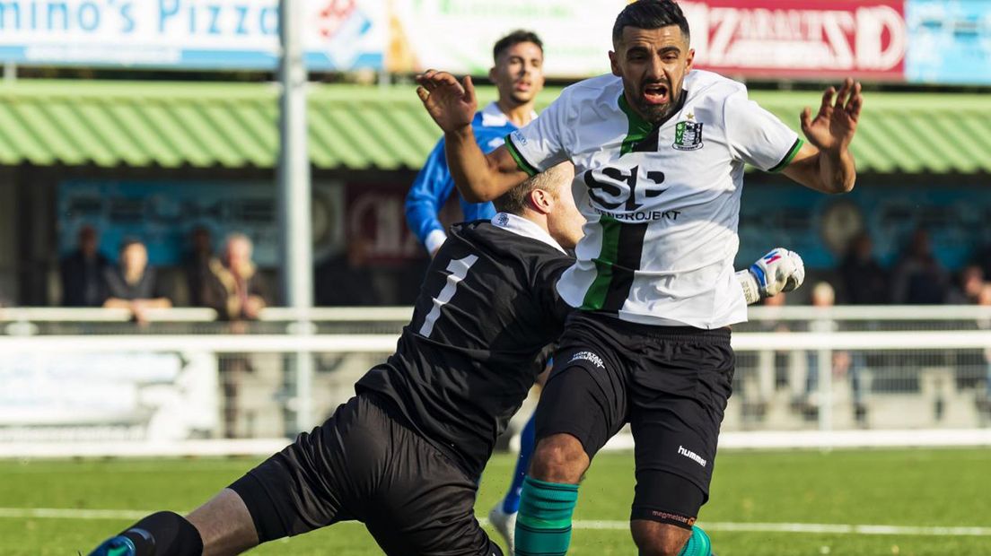 Mehmet Aldogan (SVV Scheveningen) mist een kans