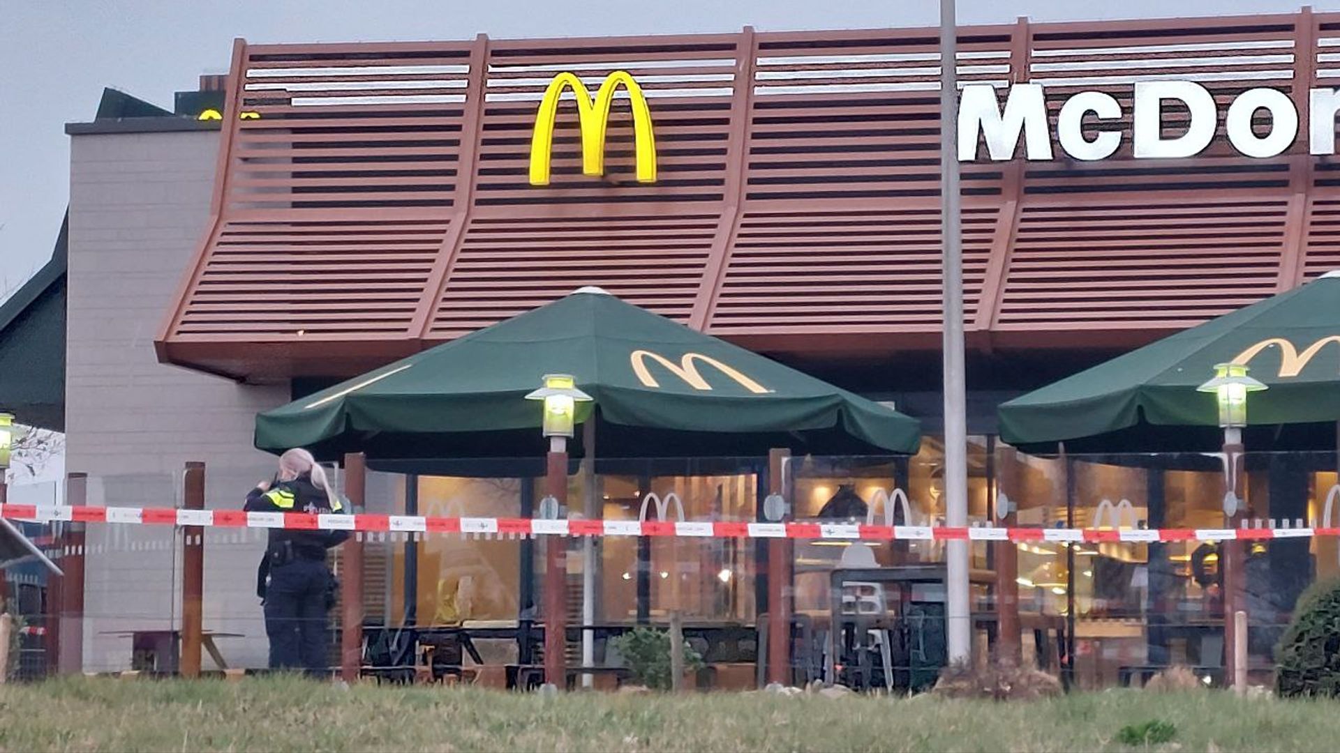 Grote Verslagenheid Na Dodelijke Schietpartij In McDonald's Zwolle ...