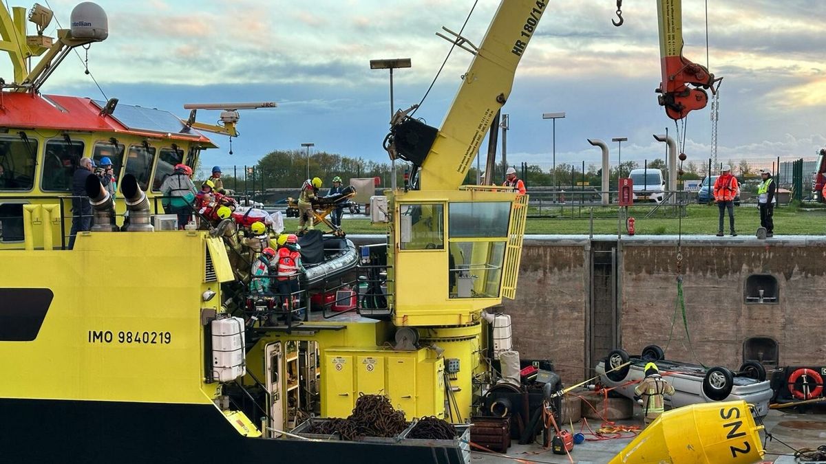 Hulpdiensten oefenen samen in sluizencomplex Hansweert