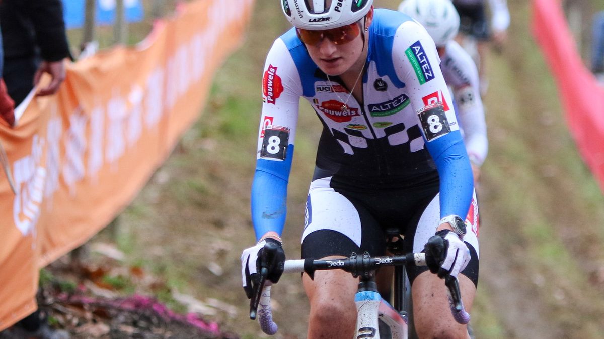 Leonie Bentveld opnieuw Nederlands kampioen veldrijden -23