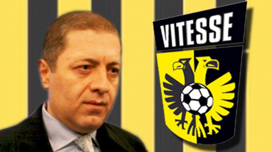 Ook na de aangifte in februari 2014 door Joost de Wit heeft voormalig Vitesse-eigenaar Merab Jordania de directeur opnieuw bedreigd via Twitter.