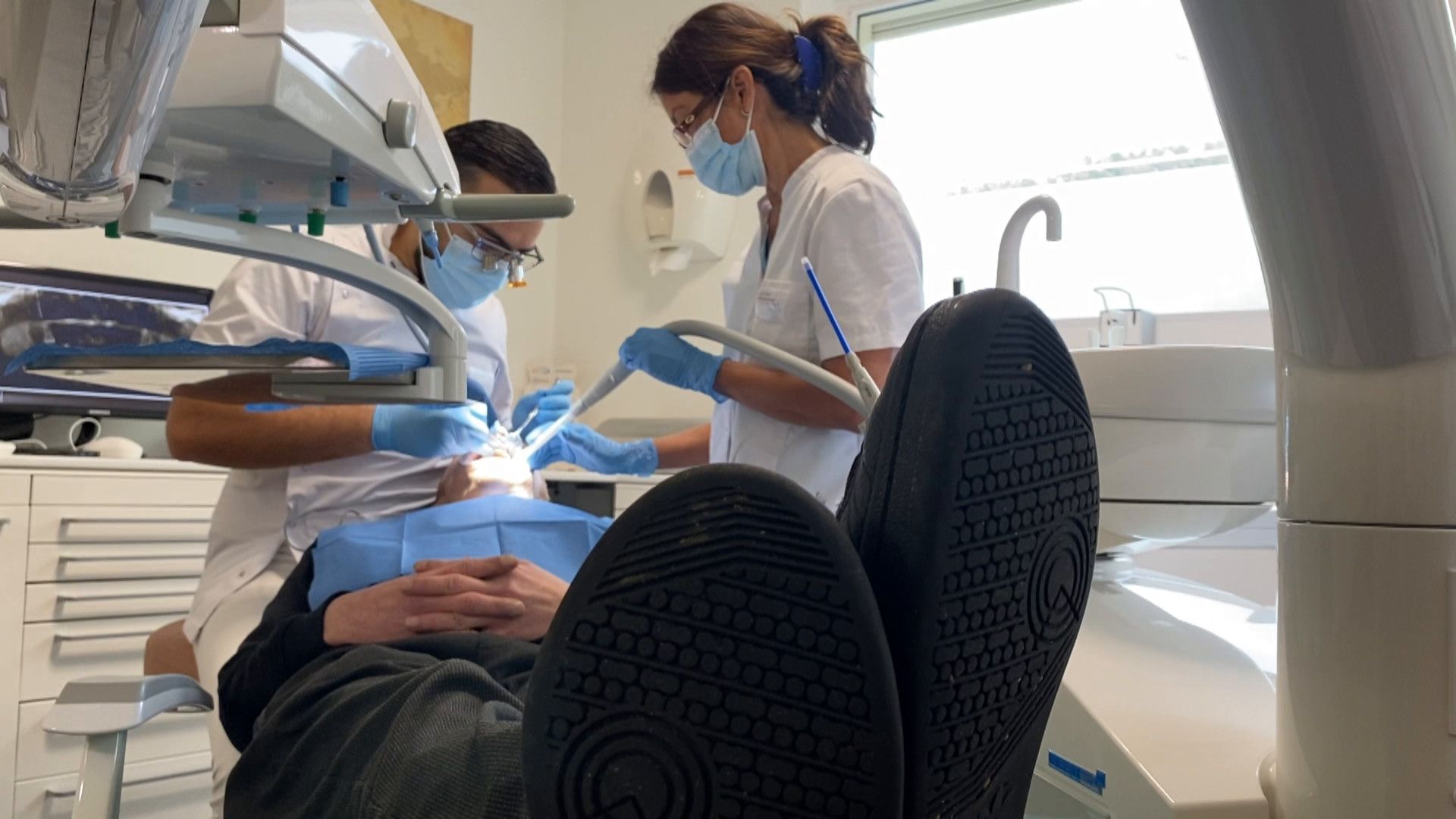 Fabians voortanden worden netjes gemaakt I