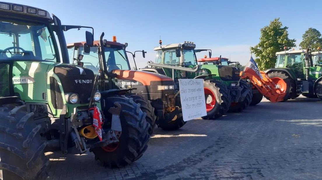 Boeren maken zich op voor actie in Stroe, vorige maand
