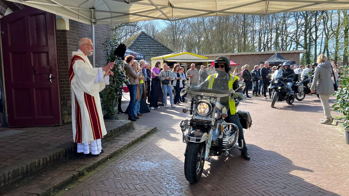 Motorseizoen geopend mét zegen van de pastor