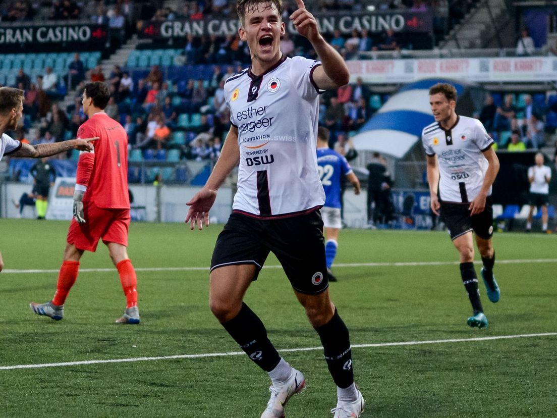 Thijs Dallinga was met vier treffers de man van de wedstrijd bij FC Den Bosch-Excelsior (0-5)
