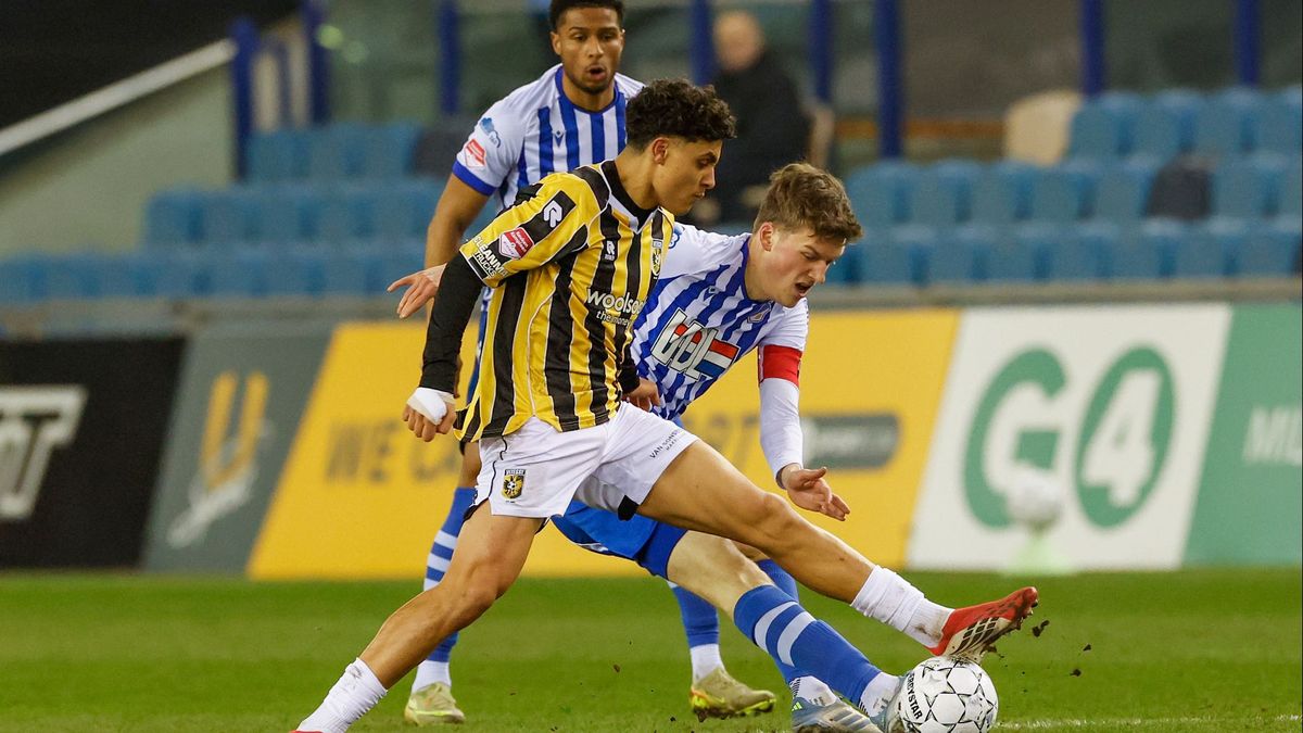 Bij Vitesse in het GelreDome gebeurt niets, tot Eindhoven plotseling scoort