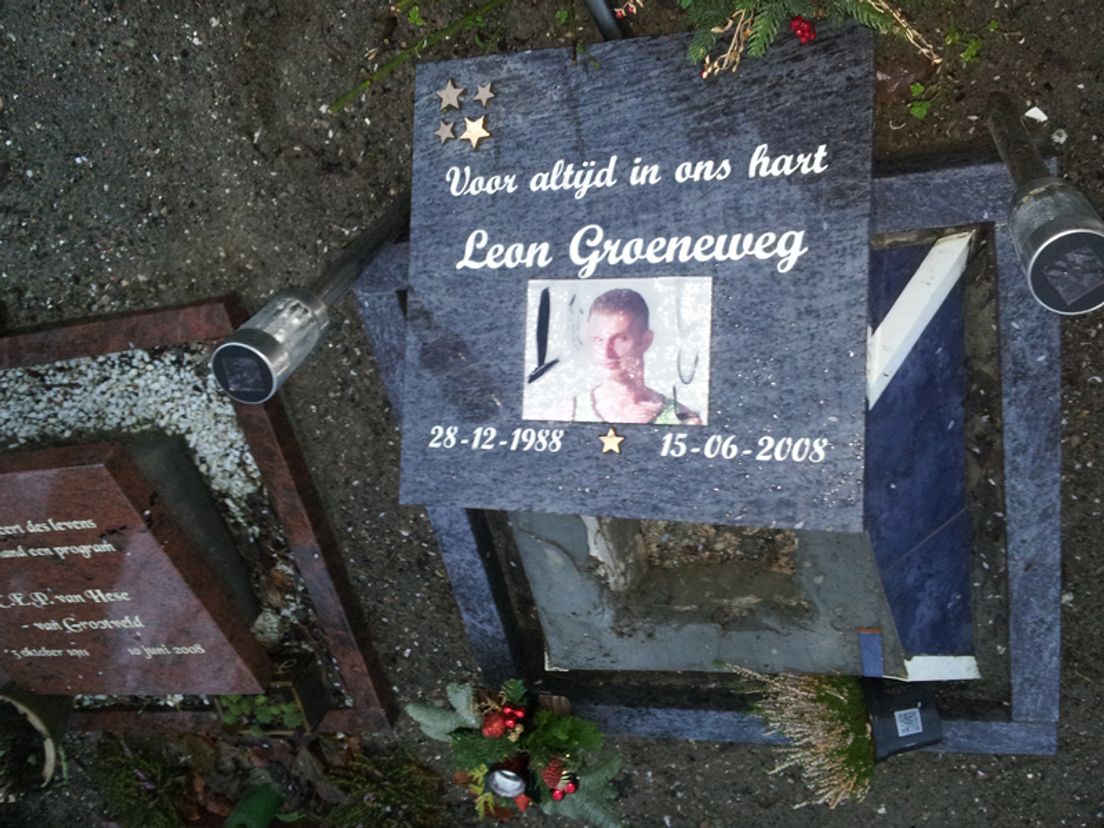 Het vernielde graf van Leon Groeneweg