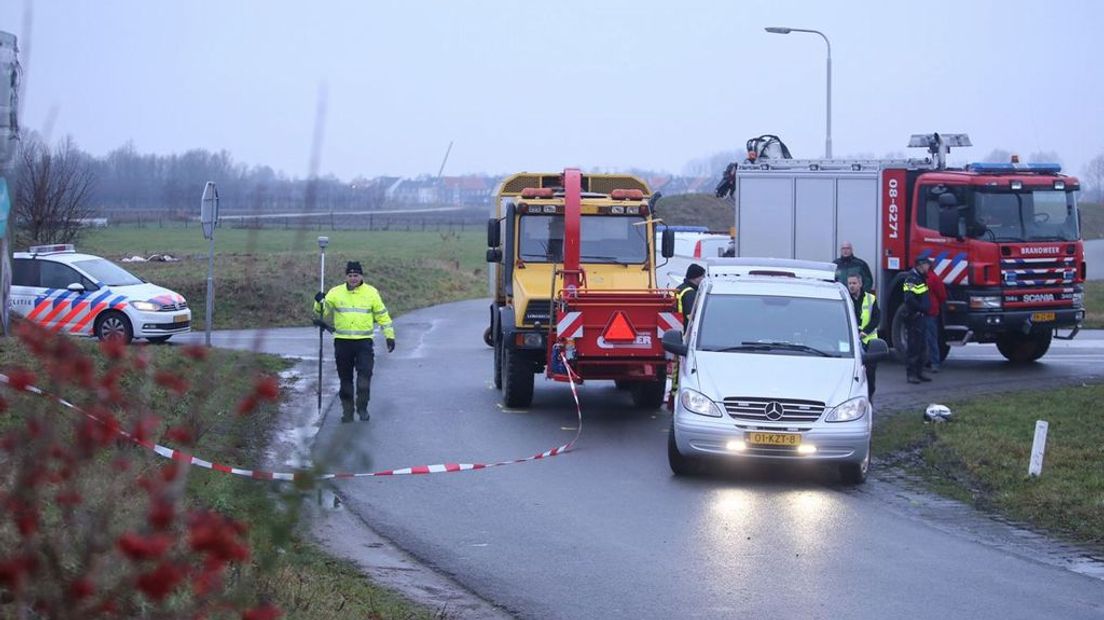 Bij het ongeval tussen een landbouwvoertuig en een scooter bij Meteren (Geldermalsen) is deze donderdagmorgen een 17-jarige jongen uit Neerijnen om het leven gekomen.